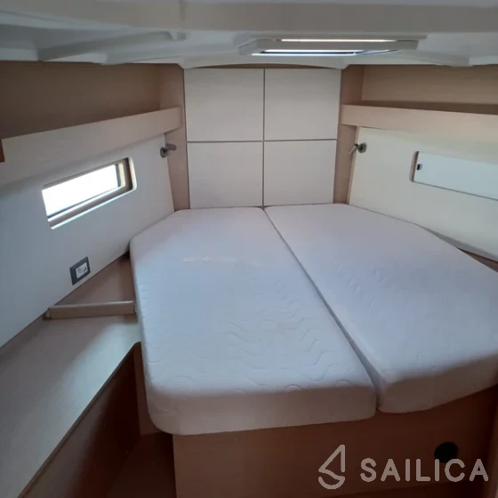 Oceanis 40.1 - Yacht Charter Sailica