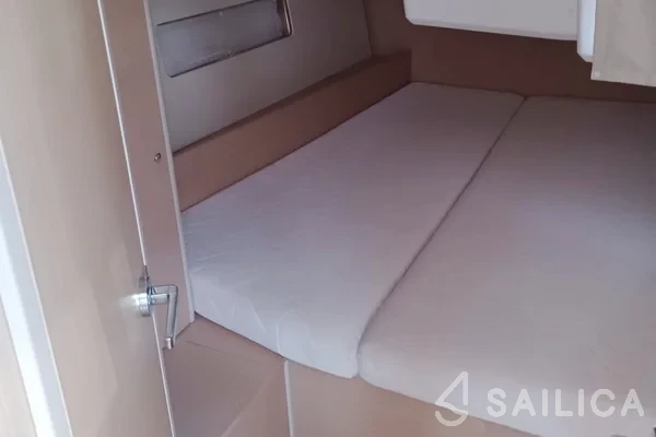 Oceanis 40.1 - Yacht Charter Sailica