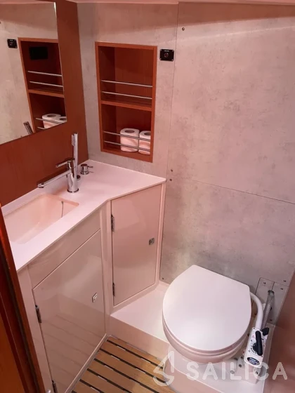 Bavaria C42 - Yacht Charter Sailica