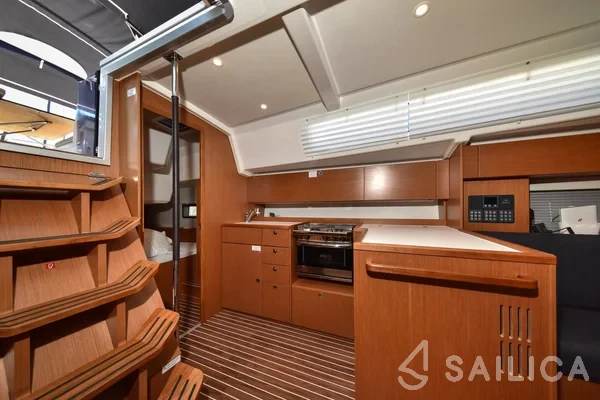 Bavaria C42 - Yacht Charter Sailica
