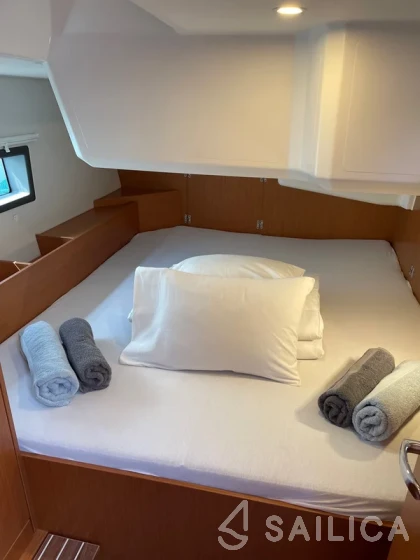 Bavaria C42 - Yacht Charter Sailica