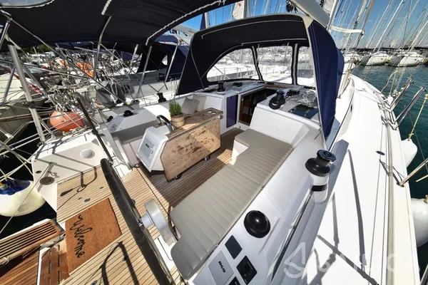 Bavaria C42 - Yacht Charter Sailica
