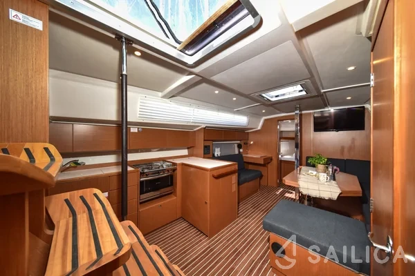 Bavaria C42 - Yacht Charter Sailica