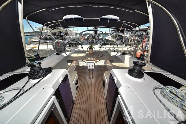 Bavaria C42 - Yacht Charter Sailica