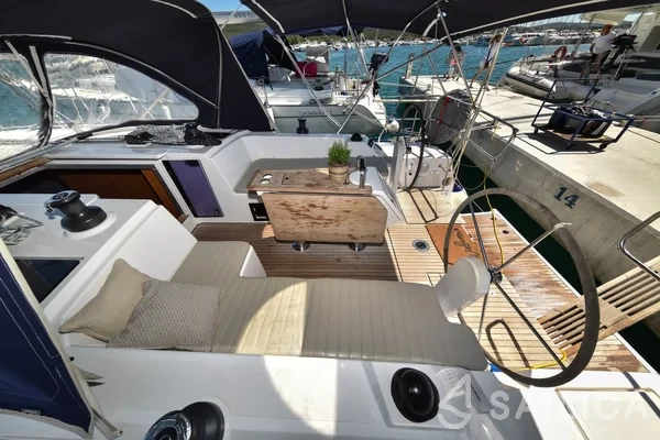 Bavaria C42 - Yacht Charter Sailica