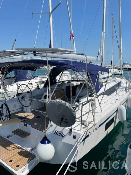 Bavaria C42 - Yacht Charter Sailica