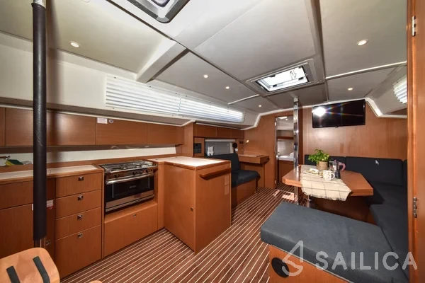 Bavaria C42 - Yacht Charter Sailica