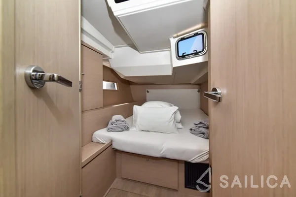 Oceanis 51.1 - Yacht Charter Sailica