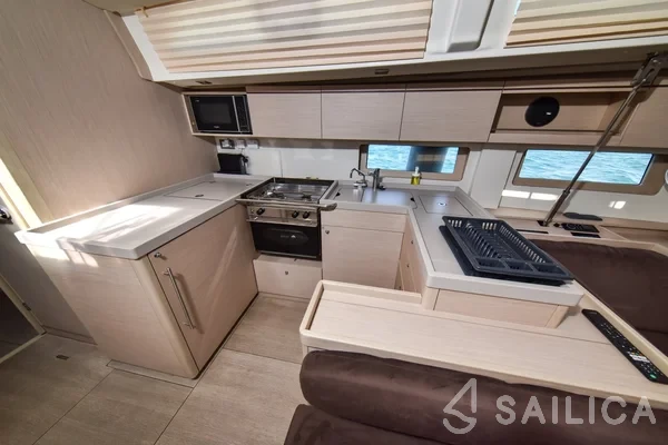 Oceanis 51.1 - Yacht Charter Sailica