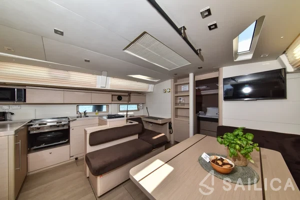 Oceanis 51.1 - Yacht Charter Sailica