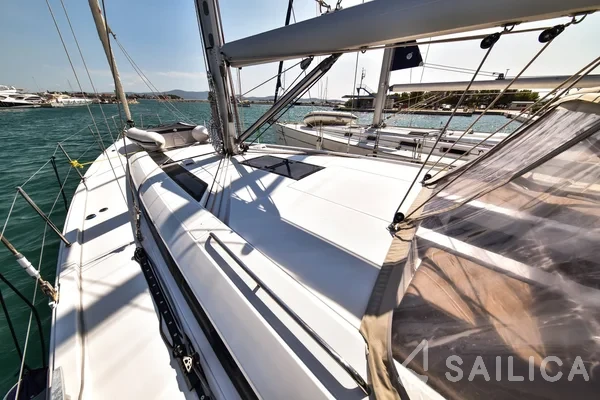 Oceanis 51.1 - Yacht Charter Sailica