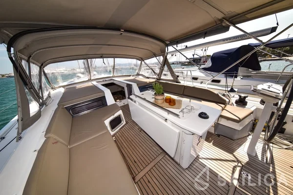 Oceanis 51.1 - Yacht Charter Sailica