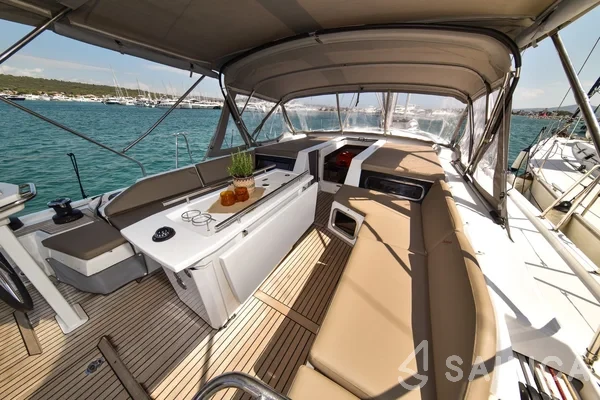 Oceanis 51.1 - Yacht Charter Sailica