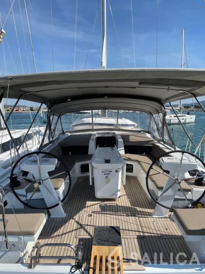 Oceanis 51.1 - Yacht Charter Sailica