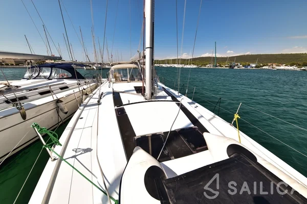 Oceanis 51.1 - Yacht Charter Sailica