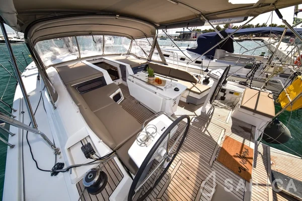 Oceanis 51.1 - Yacht Charter Sailica