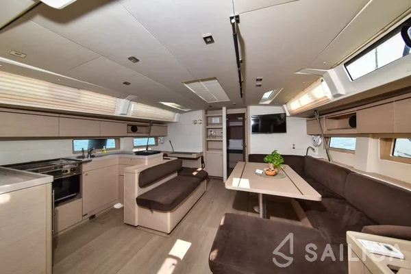 Oceanis 51.1 - Yacht Charter Sailica