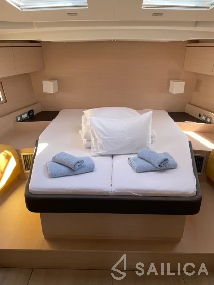 Oceanis 51.1 - Yacht Charter Sailica