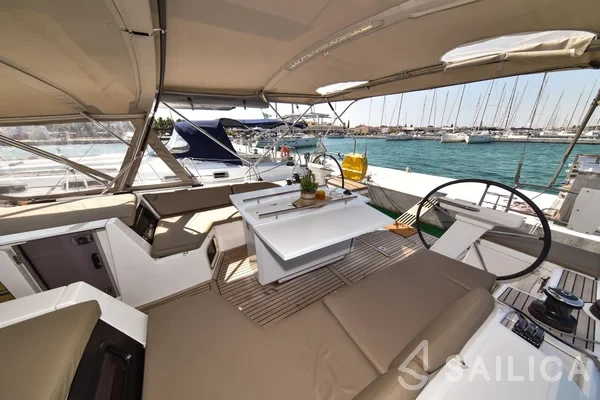Oceanis 51.1 - Yacht Charter Sailica