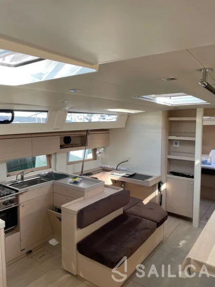 Oceanis 51.1 - Yacht Charter Sailica