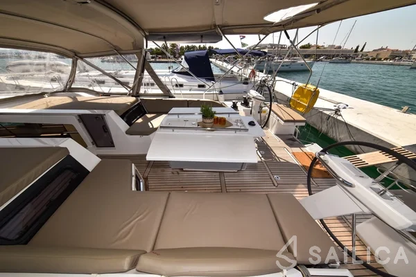 Oceanis 51.1 - Yacht Charter Sailica