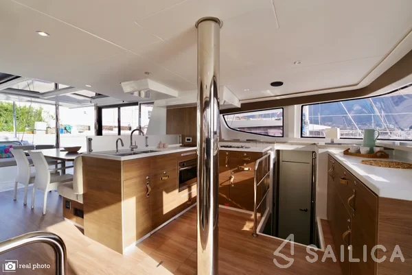 Bali 4.6 - Yacht Charter Sailica