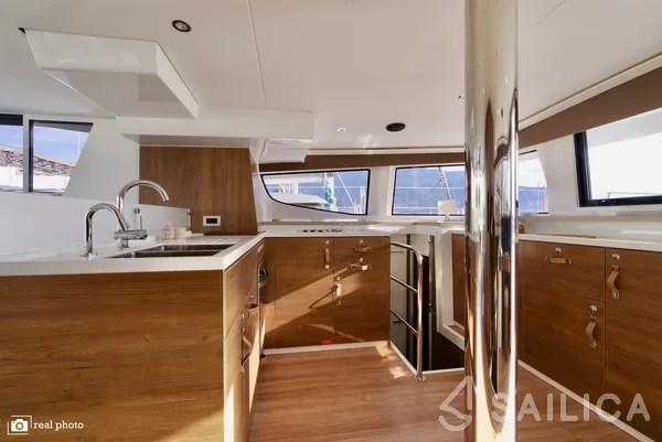 Bali 4.6 - Yacht Charter Sailica