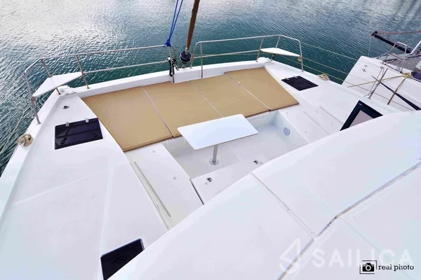 Bali 4.2 - Yacht Charter Sailica