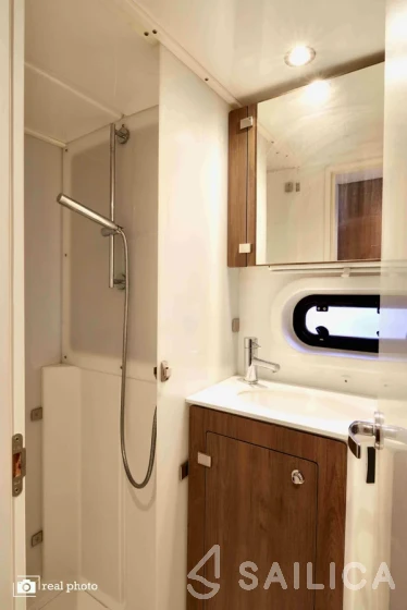 Bali 4.2 - Yacht Charter Sailica