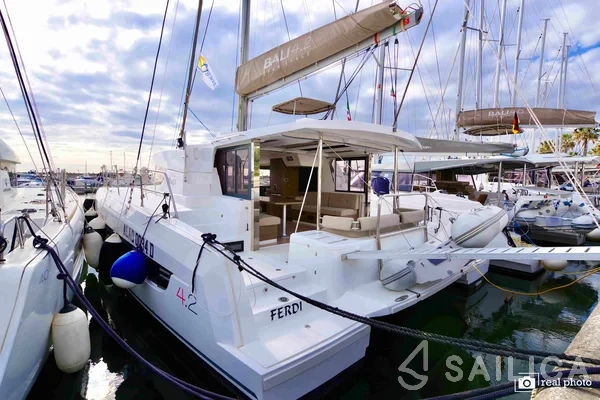 Bali 4.2 - Yacht Charter Sailica