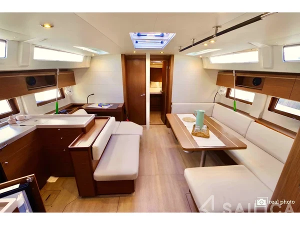 Oceanis 51.1 - Yacht Charter Sailica