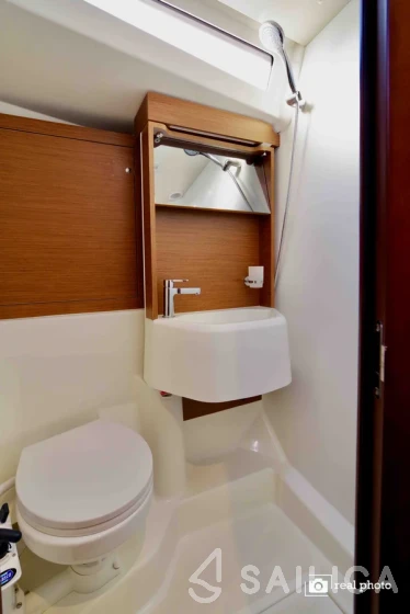 Oceanis 51.1 - Yacht Charter Sailica