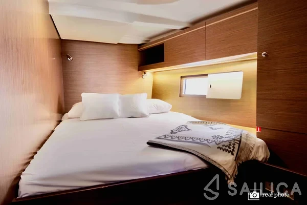 Oceanis 51.1 - Yacht Charter Sailica