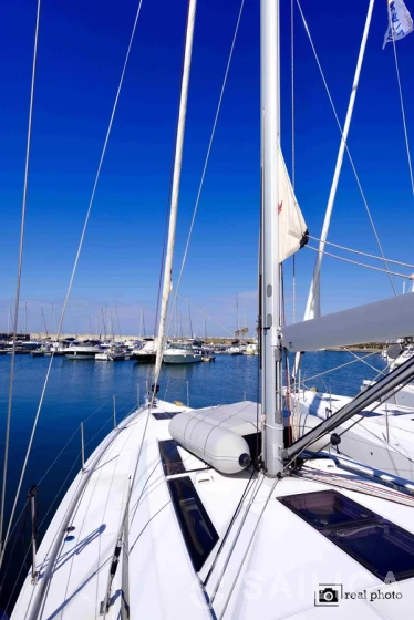 Oceanis 51.1 - Yacht Charter Sailica