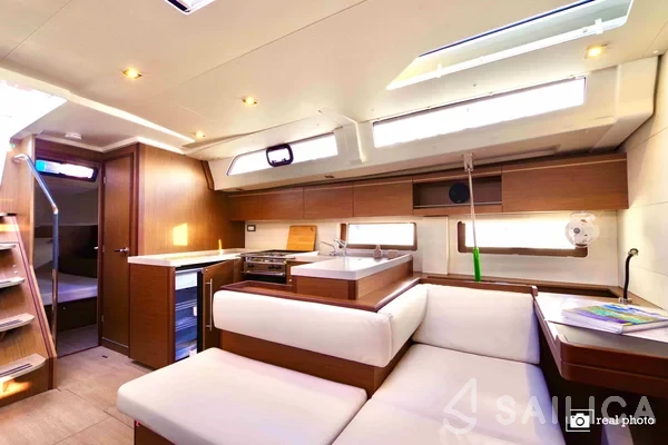 Oceanis 51.1 - Yacht Charter Sailica