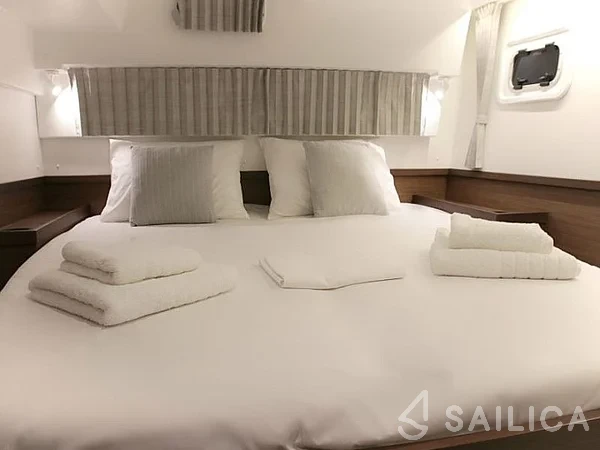 Lagoon 42 - Yacht Charter Sailica