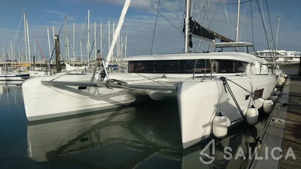 Lagoon 42 - Yacht Charter Sailica