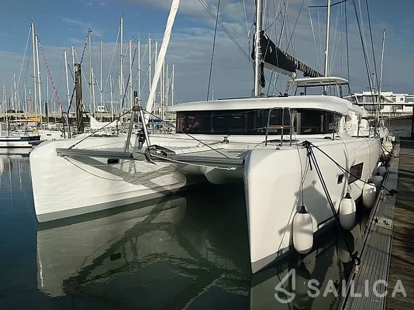 Lagoon 42 - Yacht Charter Sailica