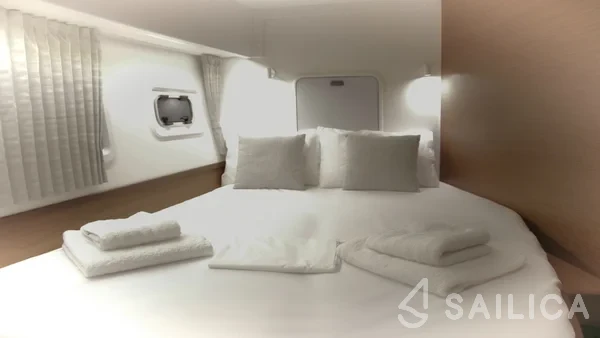 Lagoon 42 - Yacht Charter Sailica