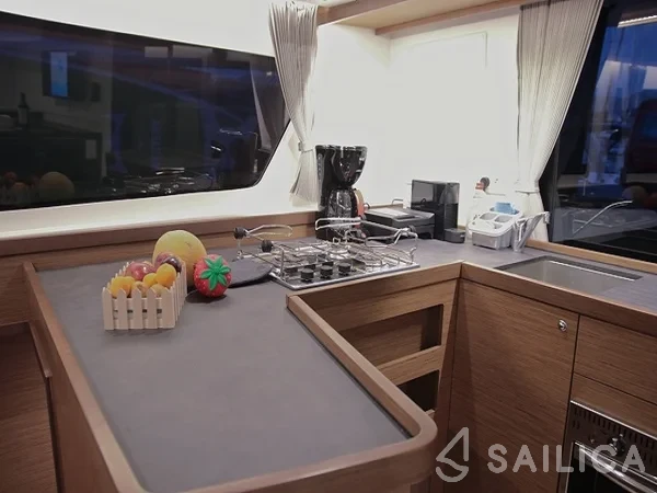 Lagoon 42 - Yacht Charter Sailica