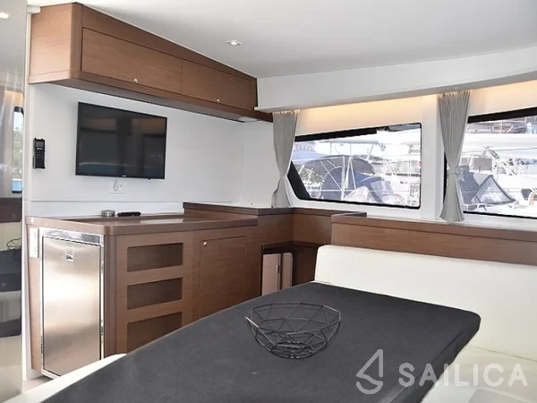 Lagoon 42 - Yacht Charter Sailica
