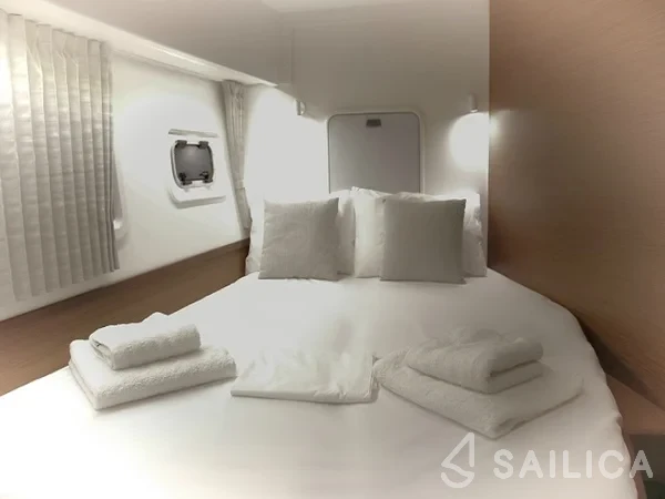 Lagoon 42 - Yacht Charter Sailica