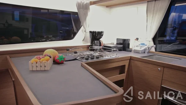 Lagoon 42 - Yacht Charter Sailica