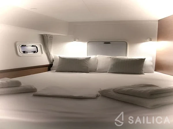 Lagoon 42 - Yacht Charter Sailica