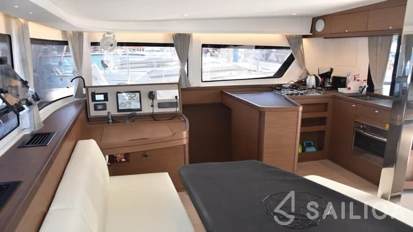 Lagoon 42 - Yacht Charter Sailica