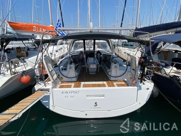 Oceanis 41.1 - Yacht Charter Sailica