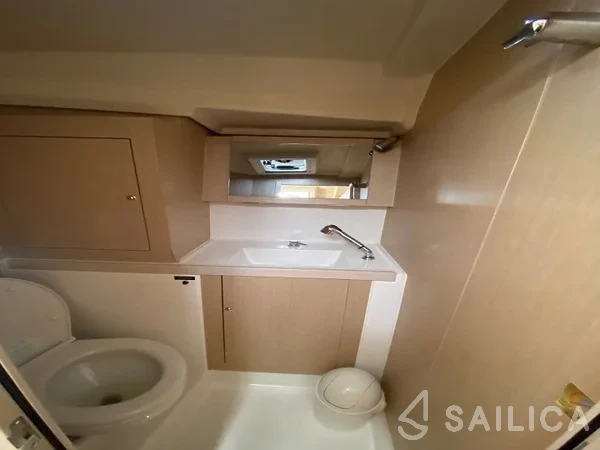 Oceanis 41.1 - Yacht Charter Sailica