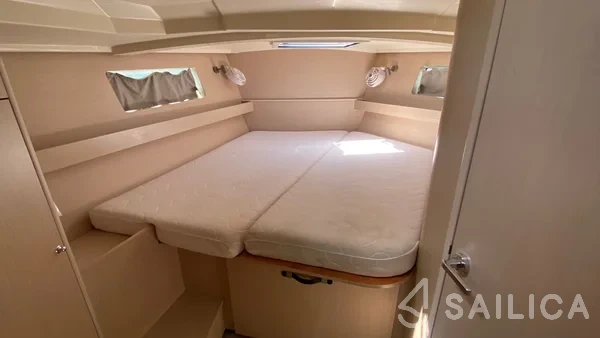 Oceanis 41.1 - Yacht Charter Sailica