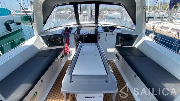 Oceanis 41.1 - Yacht Charter Sailica