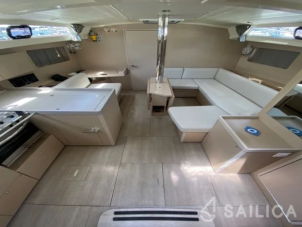 Oceanis 41.1 - Yacht Charter Sailica